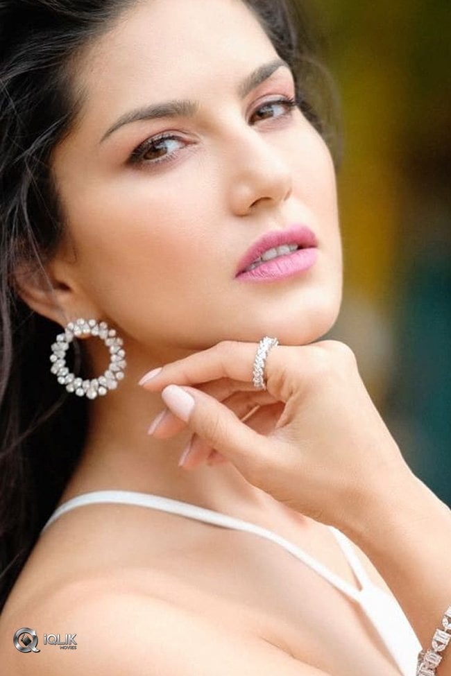 Sunny-leone